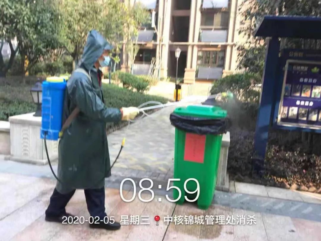 灯笼与管道垃圾桶的距离